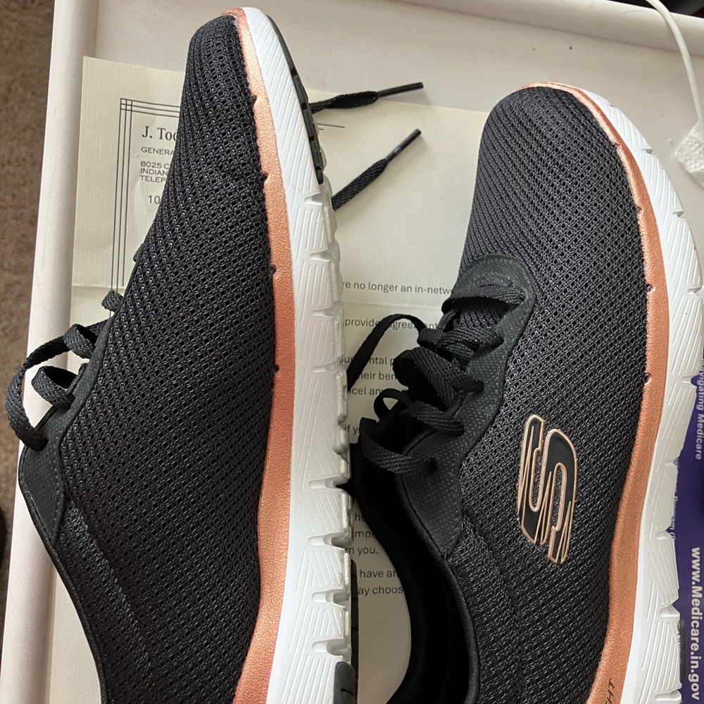 Skechers Black Women's Shoes - Picture 4 of 5